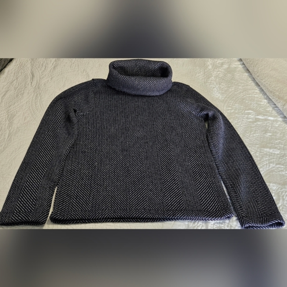 J.Crew Navy and White Herringbone pullover EUC
